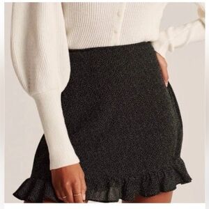 Abercrombie & Fitch Women’s Black & White Polka Dot Mini Skirt Ruffle Hem Sz S